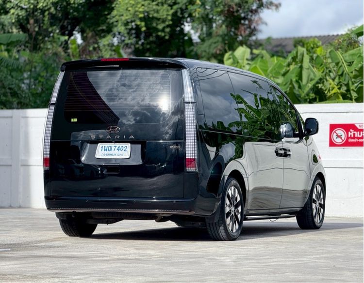 Hyundai Staria 2022 PREMIUM 2.2 Van ดีเซล ไม่ติดแก๊ส เกียร์อัตโนมัติ ดำ รูปที่ 4