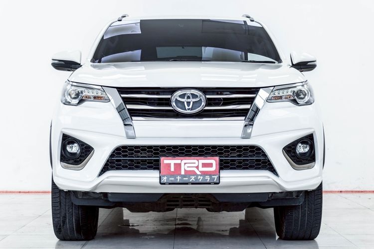Toyota Fortuner 2018 2.8 TRD Sportivo 4WD Utility-car ดีเซล ไม่ติดแก๊ส เกียร์อัตโนมัติ ขาว รูปที่ 4