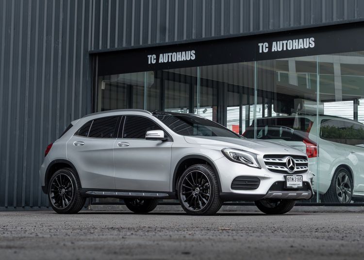 Mercedes-Benz GLA-Class 2017 GLA250 Utility-car เบนซิน ไม่ติดแก๊ส เกียร์อัตโนมัติ บรอนซ์เงิน