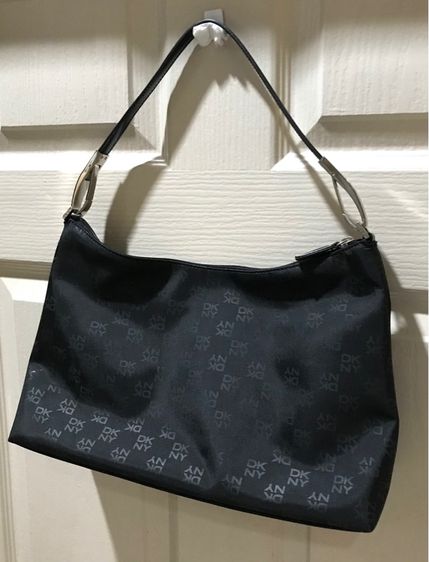ไม่ระบุ ดำ ผ้าใบ ลดราคา DKNY แท้ กระเป๋าถือ คล้องไหล่ได้ สภาพดีมาก