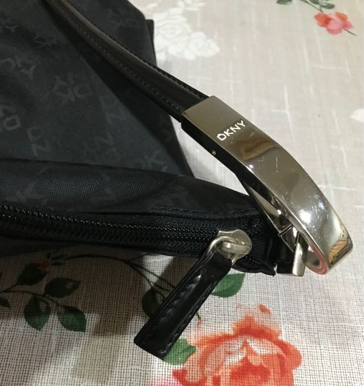 ลดราคา DKNY แท้ กระเป๋าถือ คล้องไหล่ได้ สภาพดีมาก รูปที่ 11