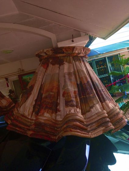 ฝรั่งเศส..โป๊ะผ้าโคมไฟจีบสบัดเก่าโบราณจากฝรั่งเศสขนาดใหญ่สภาพเยี่ยม รูปที่ 2