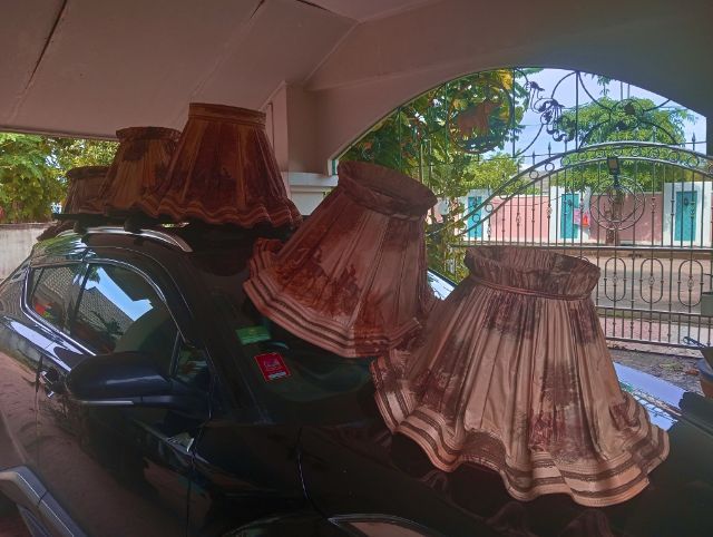 ฝรั่งเศส..โป๊ะผ้าโคมไฟจีบสบัดเก่าโบราณจากฝรั่งเศสขนาดใหญ่สภาพเยี่ยม รูปที่ 3