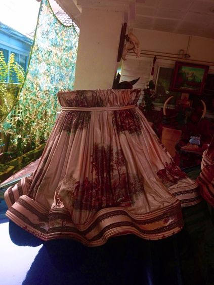 ฝรั่งเศส..โป๊ะผ้าโคมไฟจีบสบัดเก่าโบราณจากฝรั่งเศสขนาดใหญ่สภาพเยี่ยม รูปที่ 6