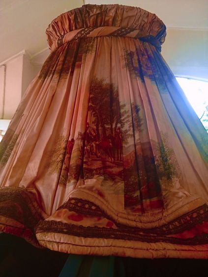 ฝรั่งเศส..โป๊ะผ้าโคมไฟจีบสบัดเก่าโบราณจากฝรั่งเศสขนาดใหญ่สภาพเยี่ยม รูปที่ 4