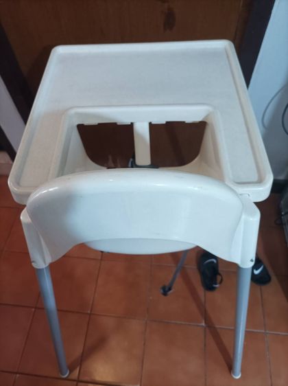 IKEA เก้าอี้ทานอาหารของเด็กสีขาว เก้าอี้สูงพร้อมถาดวางอาหาร ส่งต่อ 180 บาท 