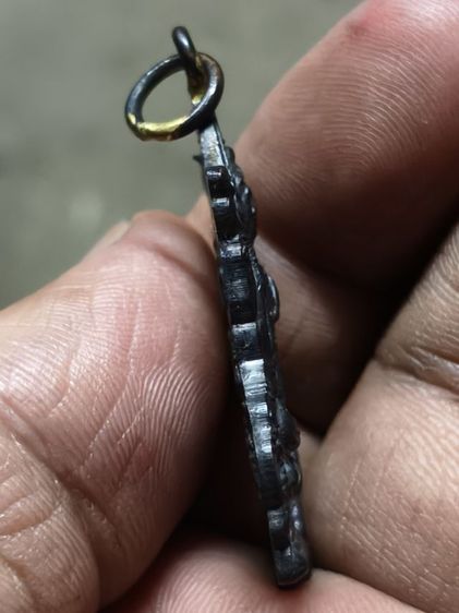 เหรียญหล่อพระพรหมพิธีไหว้ครูหลวงปู่ดู่วัดสะแกเนื้อนวะโลหะปี 19 รูปที่ 3