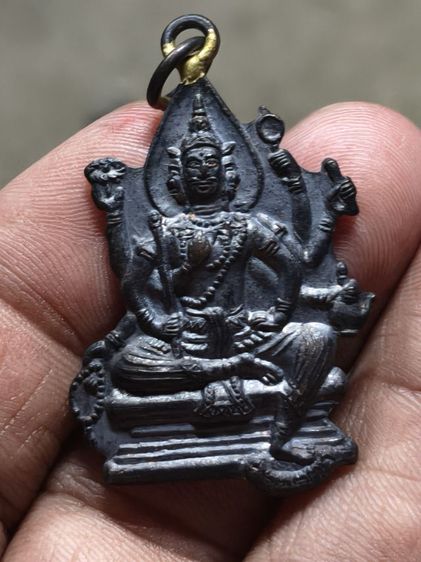 เหรียญหล่อพระพรหมพิธีไหว้ครูหลวงปู่ดู่วัดสะแกเนื้อนวะโลหะปี 19 รูปที่ 6