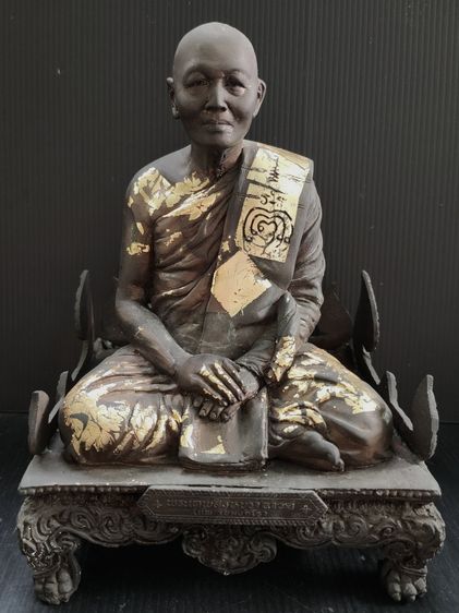 หลวงพ่อแพ วัดพิกุลทอง  นั่งธรรมมาสน์ 