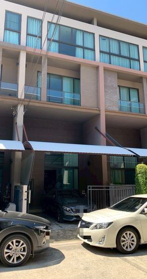 บ้านกลางเมือง รัชโยธิน