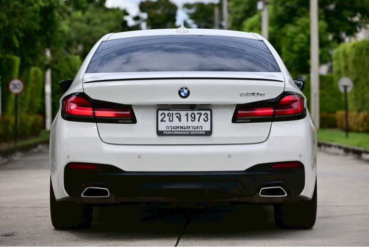 BMW Series 5 2021 530e Sedan ปลั๊กอินไฮบริด (PHEV) ไม่ติดแก๊ส เกียร์อัตโนมัติ ขาว รูปที่ 3