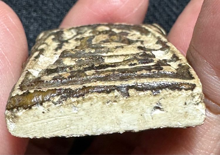 พระสมเด็จพิมพ์ใหญ่ เนื้อเก่า มีคราบรักทองเดิม(เจ้าของเดิมฝนขอบ ด้านบนล่างเพื่อเข้าตลับ)🙏พระผงปากน้ำ องค์ละ1550 รูปที่ 6