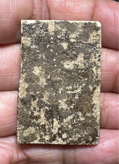 พระสมเด็จพิมพ์ใหญ่ เนื้อเก่า มีคราบรักทองเดิม(เจ้าของเดิมฝนขอบ ด้านบนล่างเพื่อเข้าตลับ)🙏พระผงปากน้ำ องค์ละ1550 รูปที่ 2