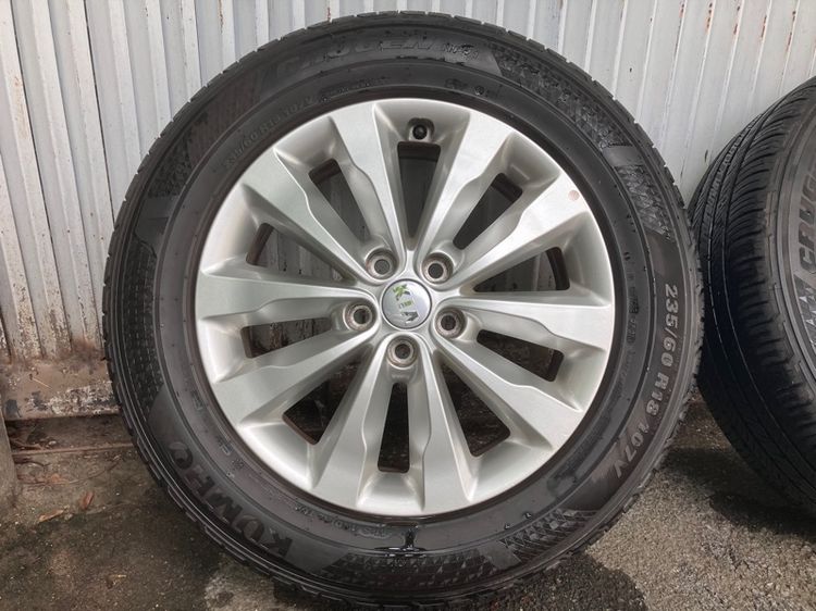 ล้อแท้ KIA Grand Carnival มือสอง 18 นิ้ว 5 รู 114 235 60 18 ไม่คด ไม่ดุ้ง ไม่เคยซ่อม รูปที่ 3