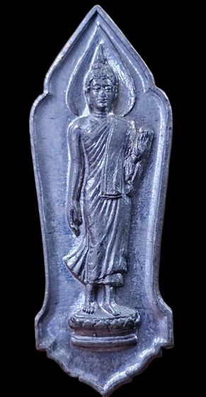 พระพุทธ 25 ศตวรรษ พิมพ์สังฆาฏิจุด เนื้อชินตะกั่ว ปี2500 สภาพสวยกล่องเดิมออกวัด รูปที่ 4