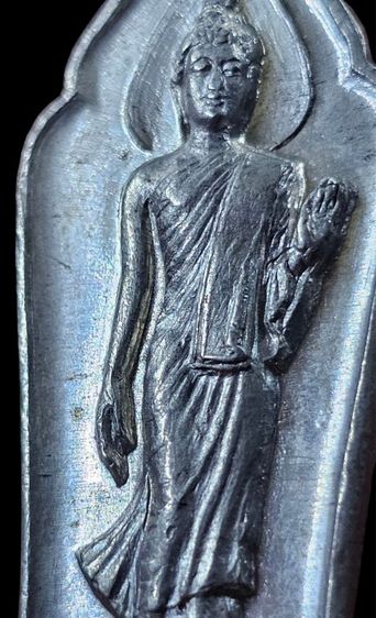 พระพุทธ 25 ศตวรรษ พิมพ์สังฆาฏิจุด เนื้อชินตะกั่ว ปี2500 สภาพสวยกล่องเดิมออกวัด รูปที่ 7