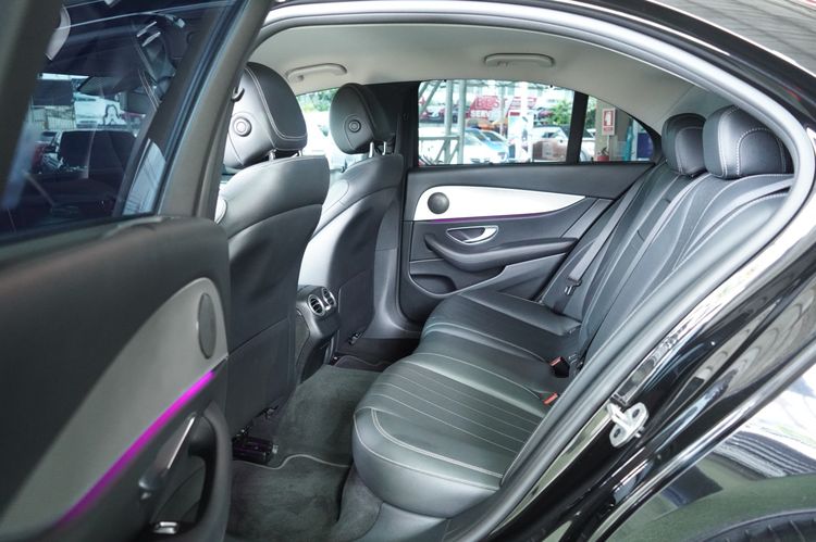 Mercedes-Benz E-Class 2022 E220 Sedan ดีเซล ไม่ติดแก๊ส เกียร์อัตโนมัติ ดำ รูปที่ 4
