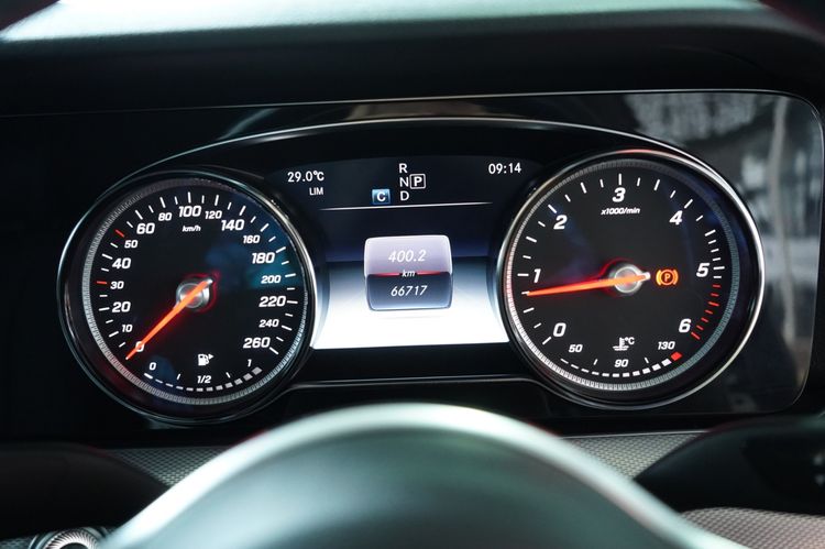 Mercedes-Benz E-Class 2022 E220 Sedan ดีเซล ไม่ติดแก๊ส เกียร์อัตโนมัติ ดำ รูปที่ 2