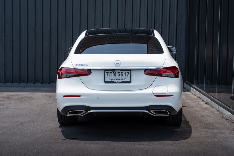 Mercedes-Benz E-Class 2021 E300 Sedan ปลั๊กอินไฮบริด (PHEV) ไม่ติดแก๊ส เกียร์อัตโนมัติ ขาว รูปที่ 4