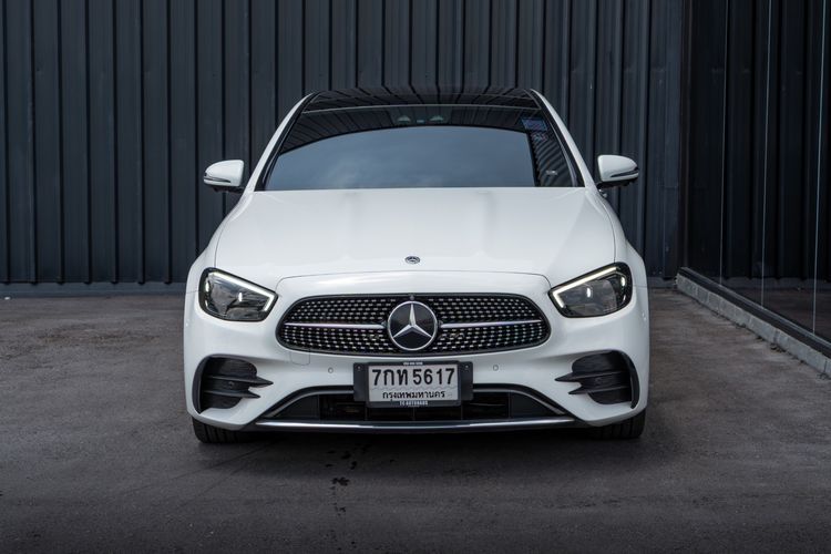 Mercedes-Benz E-Class 2021 E300 Sedan ปลั๊กอินไฮบริด (PHEV) ไม่ติดแก๊ส เกียร์อัตโนมัติ ขาว รูปที่ 2