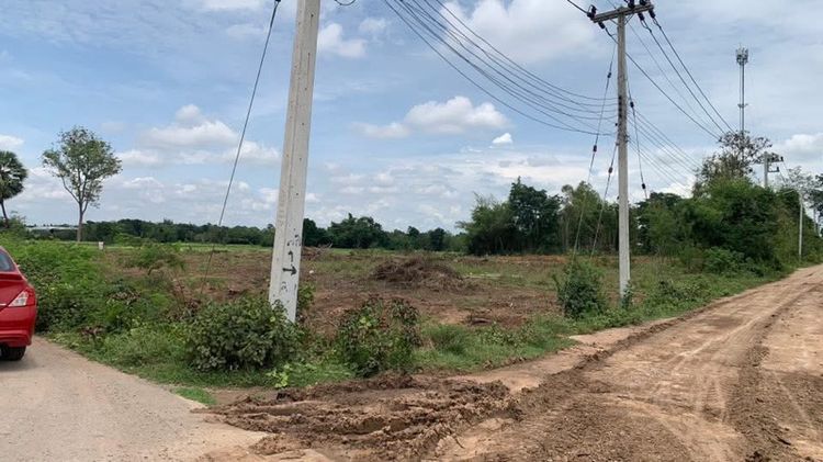 ขายที่ดินติดถนนดำ9ไร่60ตรว. รูปที่ 2