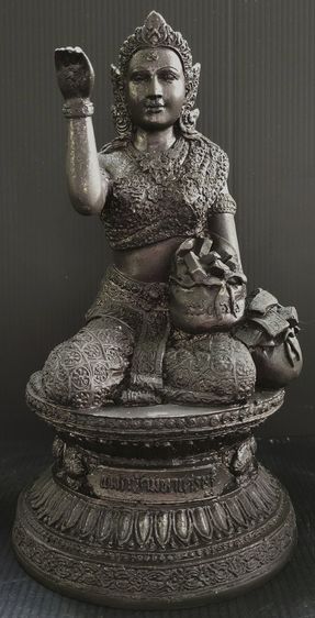 พระแม่นางกวักมหาเศรษฐี วัดพิกุลทอง 