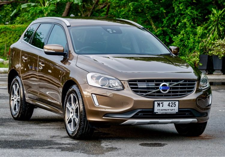 รถ Volvo XC60 2.0 T5 สี น้ำตาล