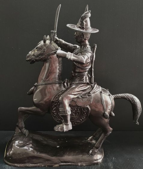 สมเด็จพระเจ้ากรุงธนบุรี ตากสินมหาราช วัดอรุณฯ รุ่น ๒ รูปที่ 4