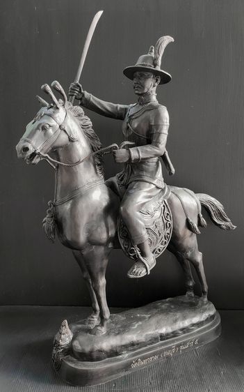 สมเด็จพระเจ้าตากสินมหาราช ทรงม้า วัดอินทาราม รุ่นเสาร์ ๕ สูง 23 นิ้ว 