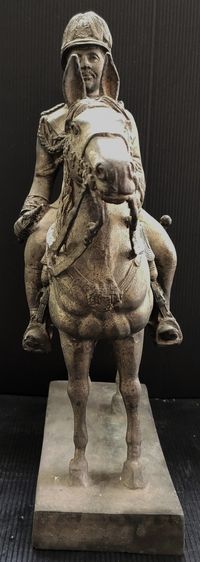 พระบาทสมเด็จพระจุลจอมเกล้าเจ้าอยู่หัว รัชกาลที่ ๕ ทรงม้า  รูปที่ 3