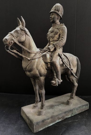 พระบาทสมเด็จพระจุลจอมเกล้าเจ้าอยู่หัว รัชกาลที่ ๕ ทรงม้า  รูปที่ 2