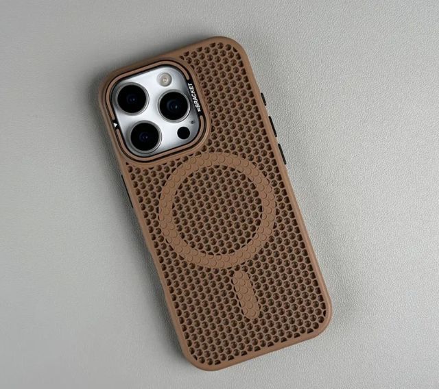 เคสมือถือ iPhone 15, 15 pro, 16, 16 pro พร้อมรองรับ Wireless Charge รุ่น Modern Honey Comb by B'Choices TH รูปที่ 5