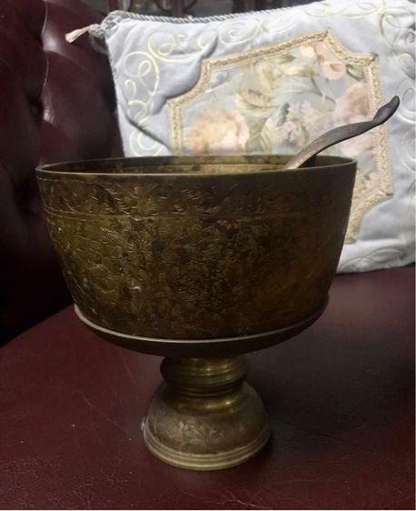 ขันทองเหลืองตอกลาย