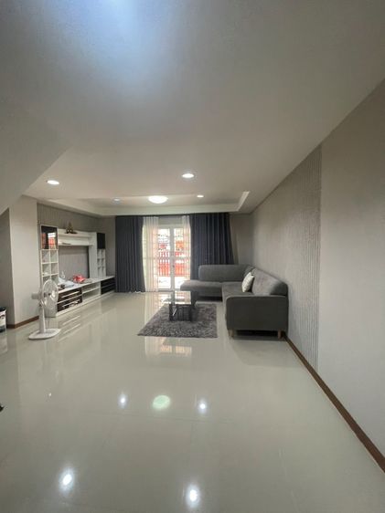 ทาวโฮมหรู 3 ชั้น 4 ห้องนอน ตบแต่งสวยงาม หมู่บ้านอยู่สบายเงียบสงบ 