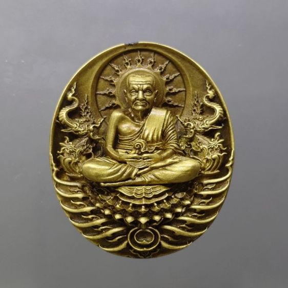 เหรียญหลวงปู่ทวด รุ่น " อภิเมตตา มหาโพธิสัตว์ " พิมพ์ใหญ่ เนื้อทองระฆัง ควบคุมออกแบบโดย อ.เฉลิมชัย พ.ศ.2558 พร้อมกล่องเดิม รูปที่ 3