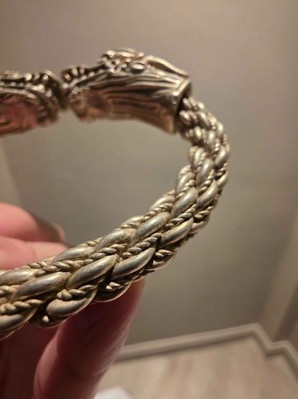 กำไล ข้อมือ สีเงิน สวยเก่าเก็บ รุ่นเก่า หายาก หัวลายมังกรสีเขียว หนาๆ หนักๆ อย่างดี พร้อมส่งครับ รูปที่ 6