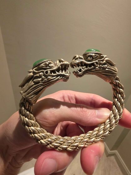กำไล ข้อมือ สีเงิน สวยเก่าเก็บ รุ่นเก่า หายาก หัวลายมังกรสีเขียว หนาๆ หนักๆ อย่างดี พร้อมส่งครับ รูปที่ 9
