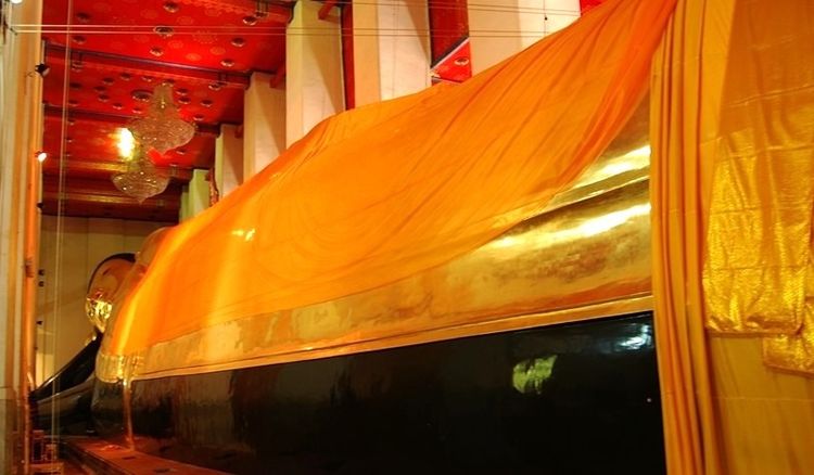 หลวงพ่อพระนอนจักรสีห์ สิงห์บุรี ยาว 10.5 นิ้ว เก่า รูปที่ 2