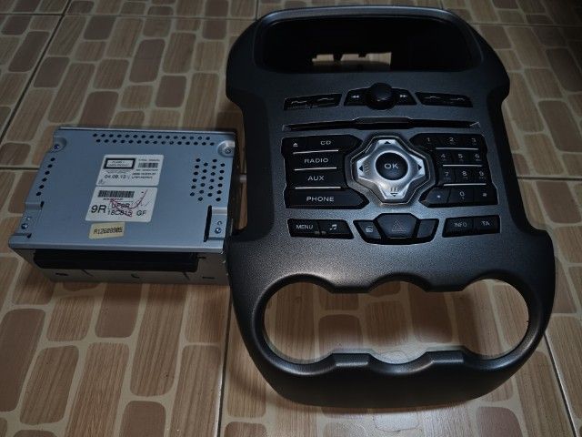 ขายด่วน   หน้ากากเดิมติดรถพร้อม วิทยุ CD รถยนต์ Ford Ranger T6 ใช้งานได้ตามปกติ เปลี่ยน เป็นจอสัมผัส Android ราคา 790 บาท รูปที่ 2