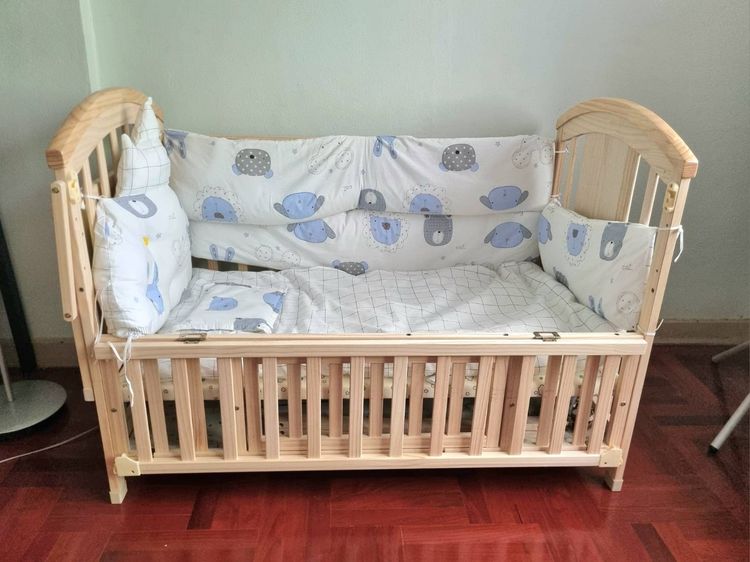 เตียงไม้เด็ก ขยายความยาวได้ เปิดข้างได้ ล็อคล้อได้ เข็นได้ โยกได้ พร้อม เบาะที่นอน รูปที่ 5