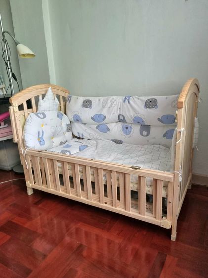 ที่นอนเด็ก อื่นๆ เตียงไม้เด็ก ขยายความยาวได้ เปิดข้างได้ ล็อคล้อได้ เข็นได้ โยกได้ พร้อม เบาะที่นอน