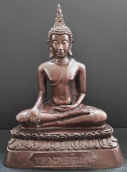 หลวงพ่อทันใจ วัดพระบรมธาตุ  5 นิ้ว