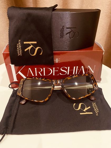 อื่นๆ แว่นกันแดด Kardashian New York ของแท้ 💯