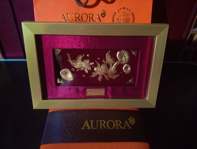 ทองคำแท้ออโรร่า 99.99เปอร์เซ็น..สิ่งมงคลปลาทองแท้ในกรอบจากออโรร่าสภาพเยี่ยม รูปที่ 3