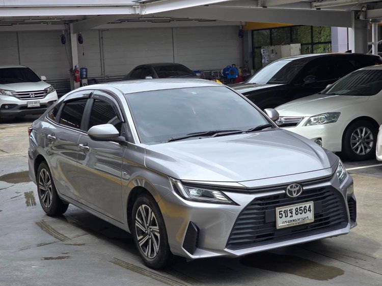 รถ Toyota Yaris ATIV 1.2 Sport สี เทา