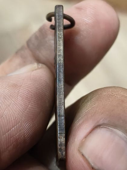 เหรียญปั๊มรูปเหมือนหลวงพ่อแช่มวัดฉลองพิมพ์สี่เหลี่ยมรุ่น 2พศ 2496ยันโค้ง รูปที่ 3