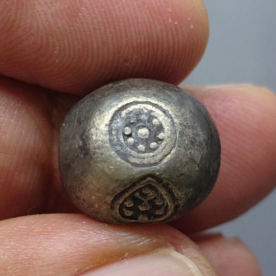 พดด้วง ขนาด 1 บาท ตราพุ่มข้าวบิณฑ์ สมัยอยุธยา สภาพสวย รูปที่ 3