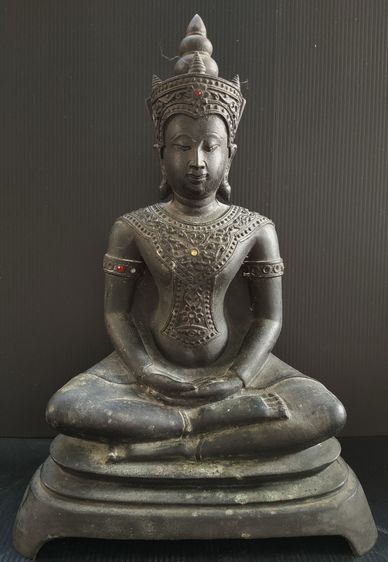 พระทรงเครื่อง ปางสมาธิ  7 นิ้ว  ศิลป์สวย 