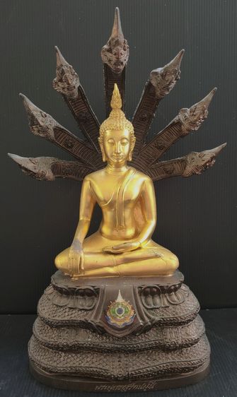 พระพุทธสุรัตนมุนี (หลวงพ่อเพชร) มหาวิทยาลัยกรุงเทพ