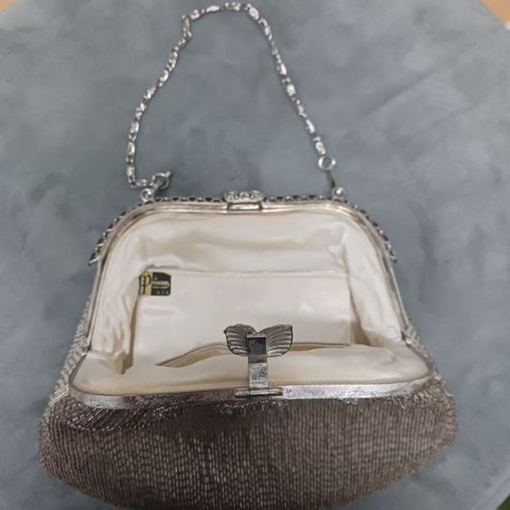 กระเป๋าลูกปัดวินเทจ ยี่ห้อ princes TOKYO 075 ความกว้างเมื่อเปิดกระเป๋า 14 ซ.ม. ความสูง13 ซ.ม. ความยาว17 ซ.ม. ขนาดสายคล้องมือ 30 ซ.ม. รูปที่ 8